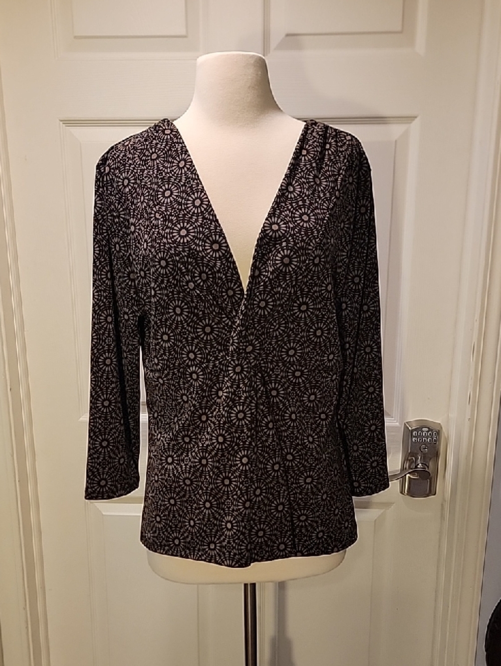 LIZ CLAIRBORNE. US SIZE LARGE